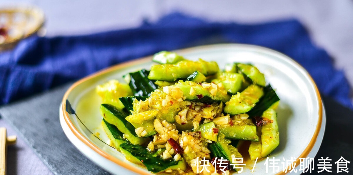 入味|凉拌黄瓜时,直接拌是不对的,多做这一步,黄瓜脆嫩入味不出水