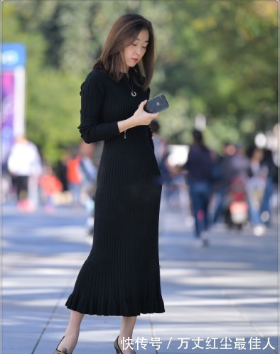 女包|针织鱼尾连衣裙搭配斜挎单肩女包，举止端庄，高贵优雅