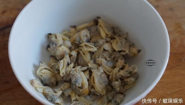 第一次用它来包饺子,超乎想象的好吃,皮薄大馅,个顶个的鲜