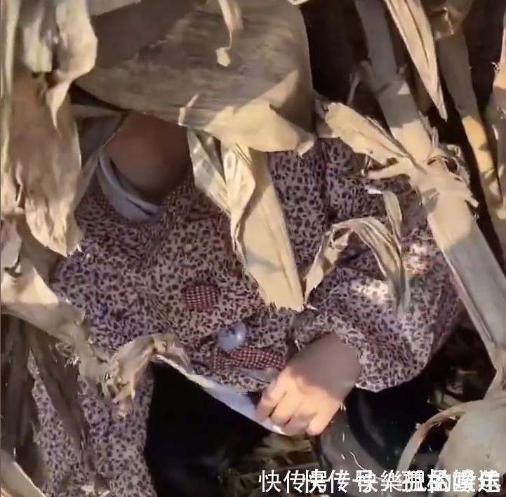 捉迷藏|小女孩玩捉迷藏被遗忘,网友刚想打抱不平,却被孩子颜值惊艳