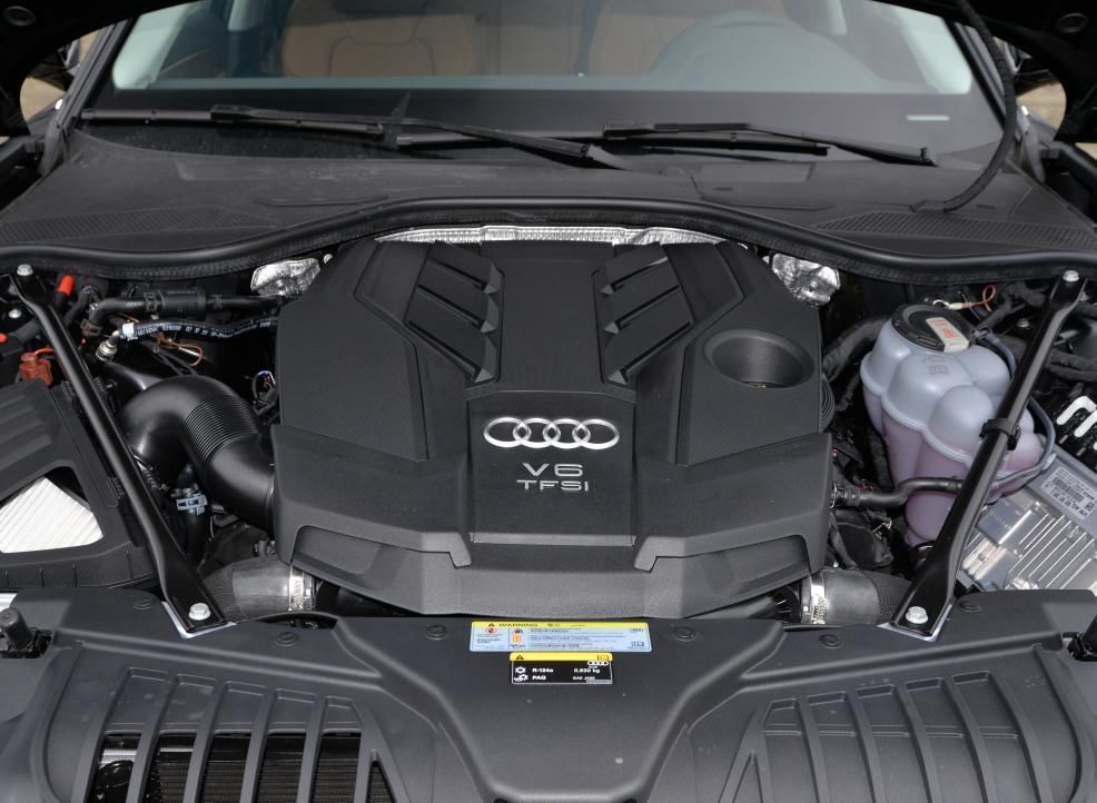 宝马7系再遇对手,车长5米3+340马力+四驱,