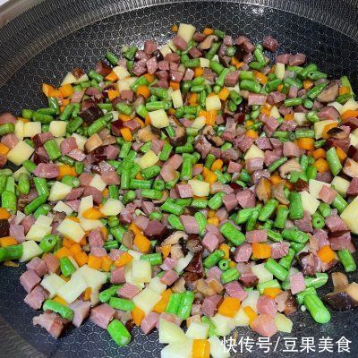 腊肉|好吃的腊肉豆角焖饭,是不是很有食欲呀