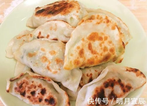 早餐我家就吃这东西，不和面不擀面，10分钟搞定，比油条包子好吃