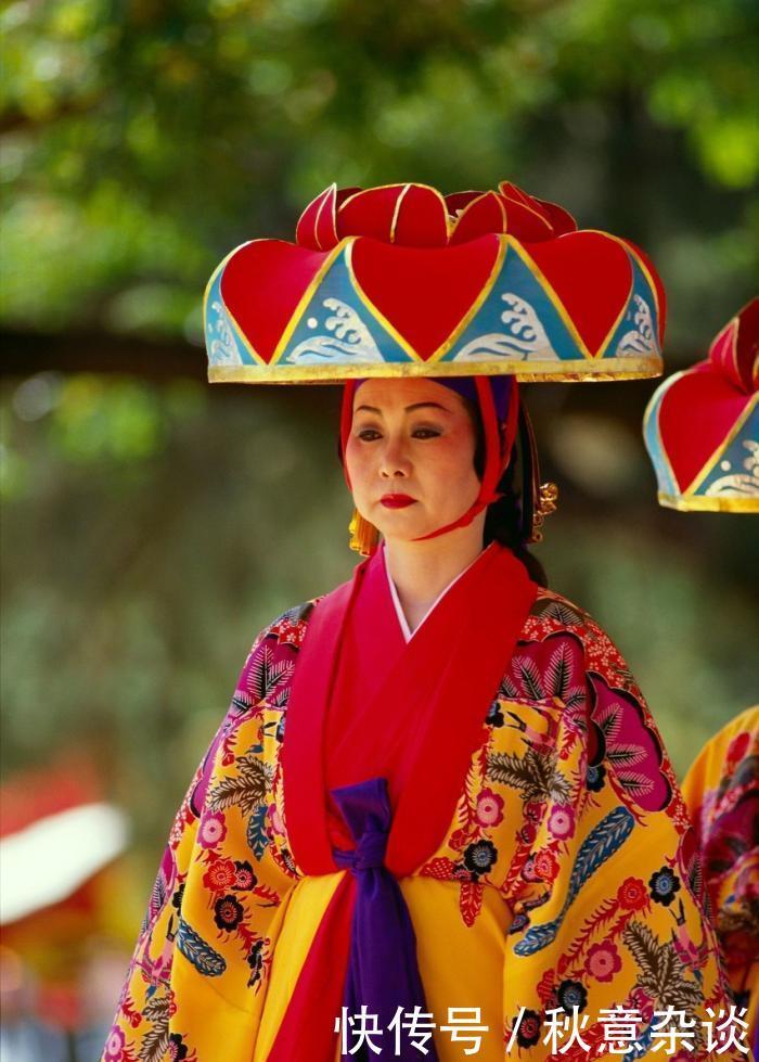 除了湛蓝的海水,冲绳还有奢华版“新无奇”舞服