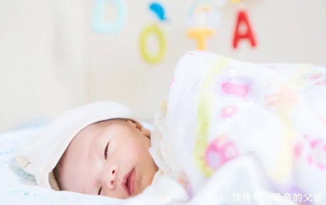 宝宝出生后穿连体衣还是穿分体衣?这件小事有大讲究,要弄清楚
