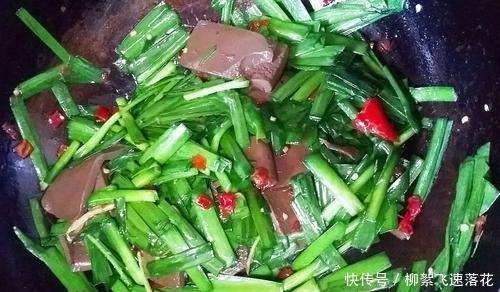 春天,多给家人吃这菜,简单炒一炒,补血补铁,营养美味对身体好