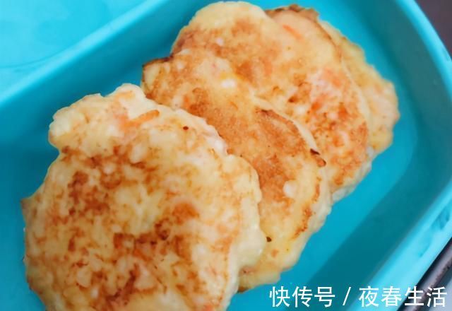 老少皆宜|半根萝卜1碗面粉,筷子搅一搅两手不沾面,10分钟搞定全家人早餐