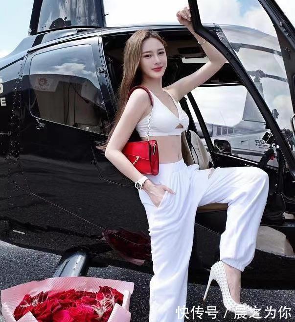 黄诗琪|继李元玲之后的“马甲线女神”,多次入选美女榜,这身材不相上下