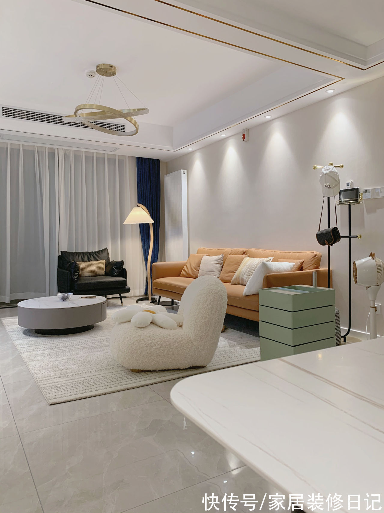 客厅|奶油系客厅太治愈了,却被女主戏称为18线城乡结合部,好凡尔赛啊