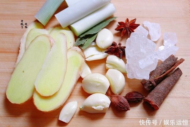 年夜饭的压轴菜来了,寓意招财进宝,肥而不腻,绝对撑得住场面