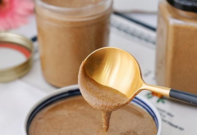 大厨|调稀芝麻酱，有人用水有人用油，大厨教我正确做法，顺滑不成坨