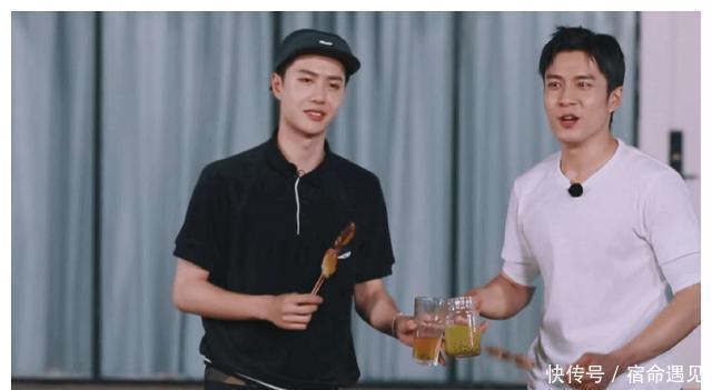 黄轩当店长的综艺，节目形式像《中餐厅》，首期嘉宾王一博变话痨