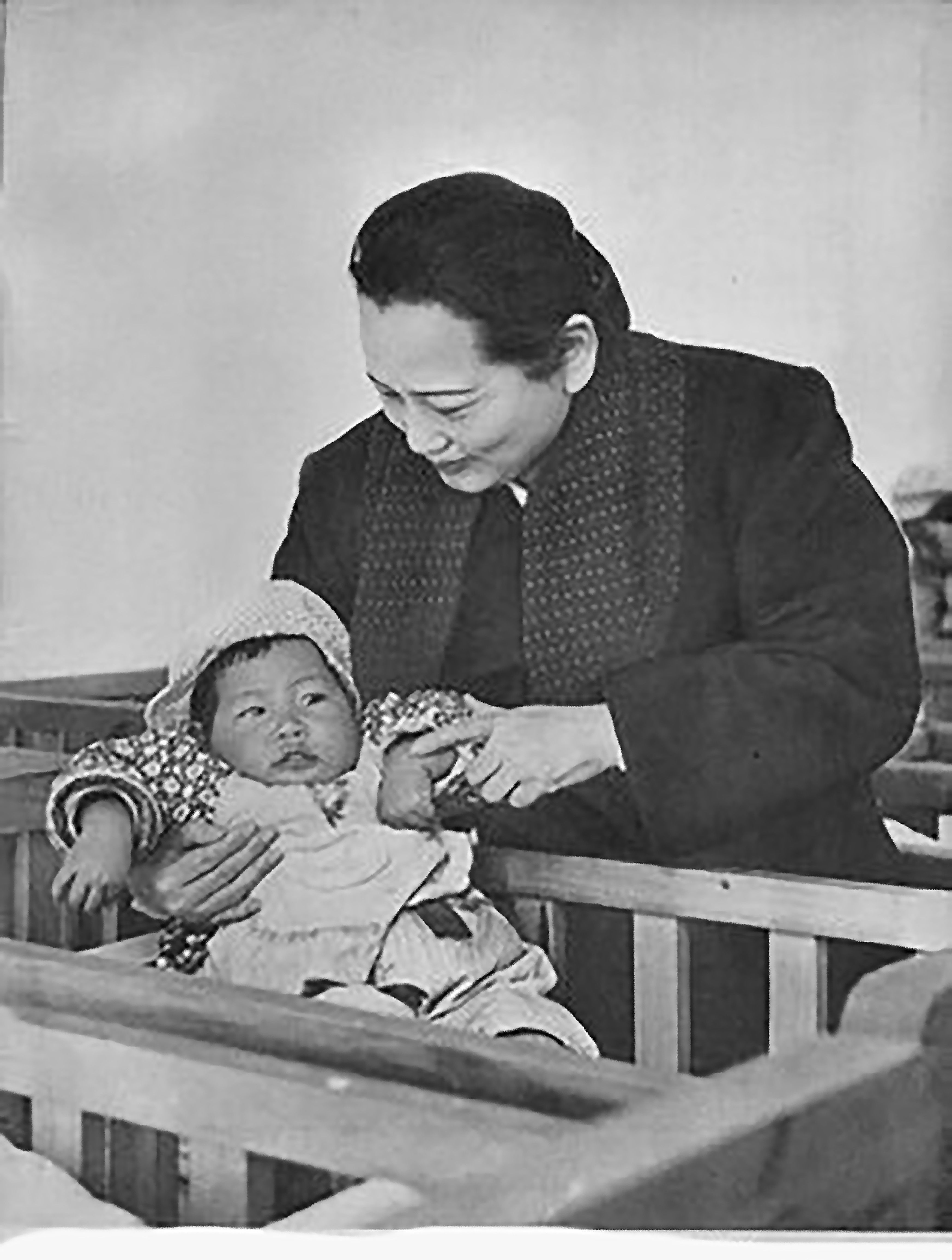 巾帼英雄宋庆龄先生,传世书法作品欣赏,网友:她的字一派正气