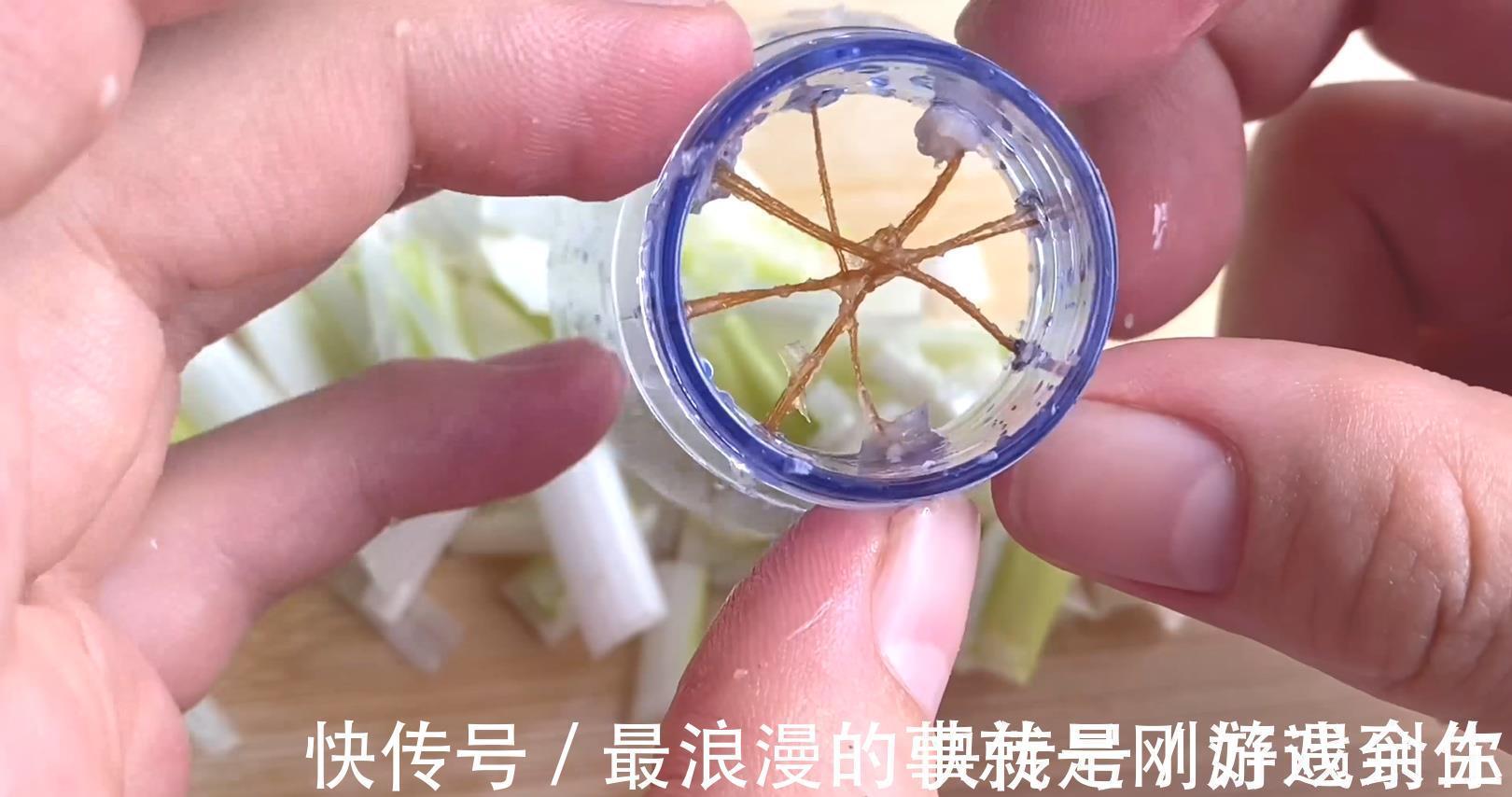 用塑料瓶做切葱神器,不伤手不辣眼睛,比刀切还好用,简单又方便