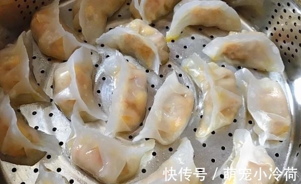 做透明水饺皮，应该在面粉里加什么？
