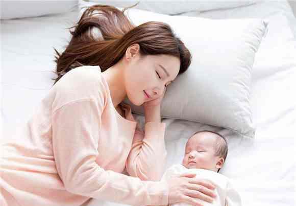 生完宝宝不久经常腰疼?过来人:抱娃姿势错误及孕期不注意都有关