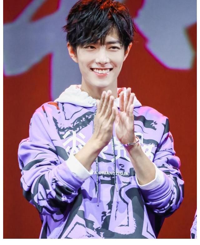 肖战“波司登”成绩得到报道,主持人称肖战功不可没,是好代言人