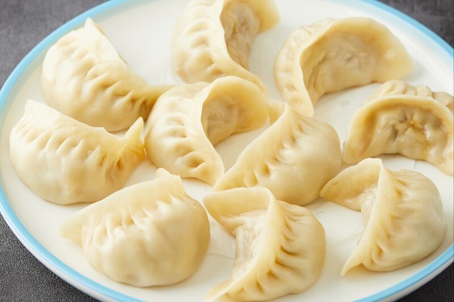 萝卜做馅，下锅焯水还是用盐杀水都不对，教你一招，鲜香不出水