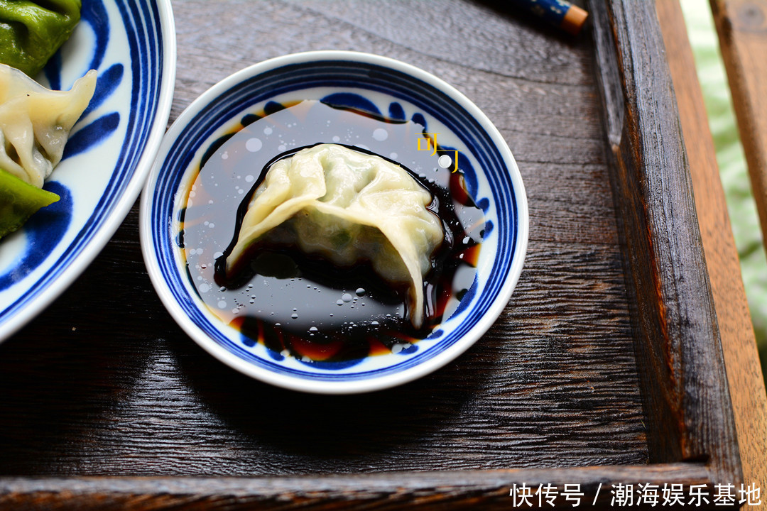 包饺子|出门前给老公准备的三鲜馅饺子,煮着吃煎着吃都可以,太方便