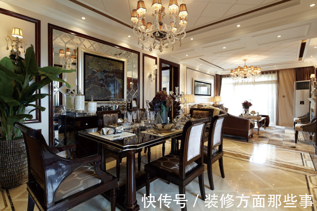 欧风|92平简欧风三居室,客厅做了吊灯,做了壁纸,整体看着很高贵