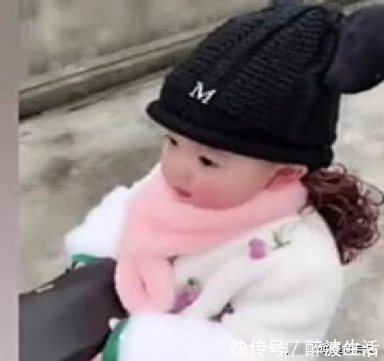 宝宝|听爸爸说带她去超市,宝宝慌忙拿了妈妈的钱包就走,不愧是小情人