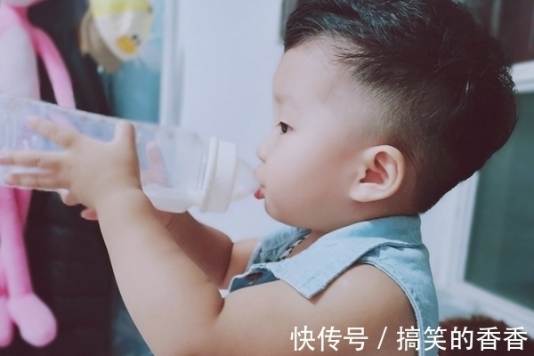 辅食|1~2岁宝宝如何安排饮食每天喝多少奶，吃多少辅食，你做对了吗