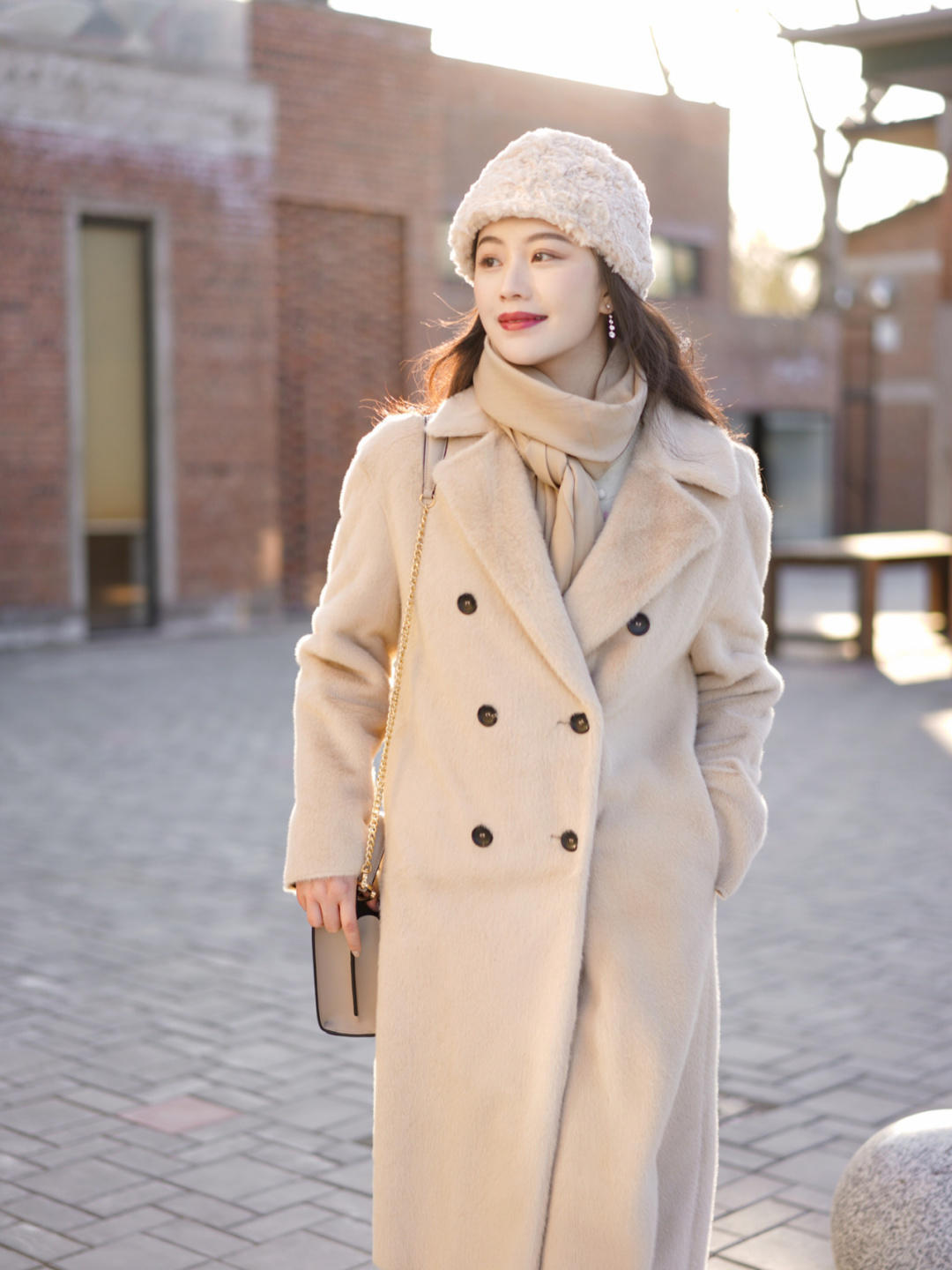 高领衫|想显贵就试试“环保皮草”,成熟精致又有气场,特别适合成熟女性