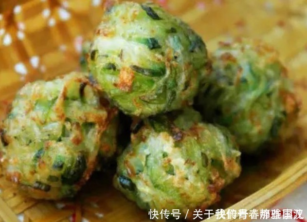 炸萝卜丸子，加面粉还是淀粉？都不对，教你做法，外酥里嫩不回软