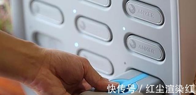 充电宝|电费不到四块每天，价格却三年涨四倍，共享充电宝算得什么账？