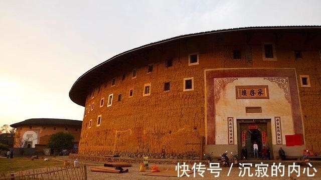 建筑材料|中国客家土楼，墙体为泥块里面无铁无水泥，却能屹立600年不倒