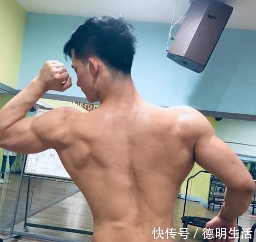 雞胸肉|26歲小鮮肉練成肌肉型男，8塊腹肌大胸肌，是否讓你心花怒放？