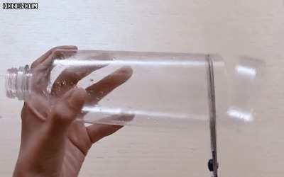 洗衣粉|下水道堵了，她随手丢进两块药片，不到1分钟就疏通了