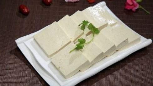 中老年人真的不能吃太多豆腐吗看完你就懂了