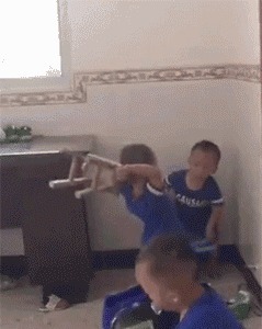 |搞笑GIF趣图段子:当我讨厌一个人时,如果这个人突然说喜欢我