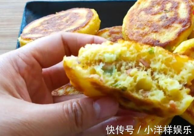 玉米面里打2个鸡蛋，筷子拌一下，3分钟出锅，蓬松柔软比面包香