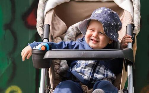 损伤|孩子这个月龄最好不要坐婴儿车,脊椎可能易受损伤,家长们别大意