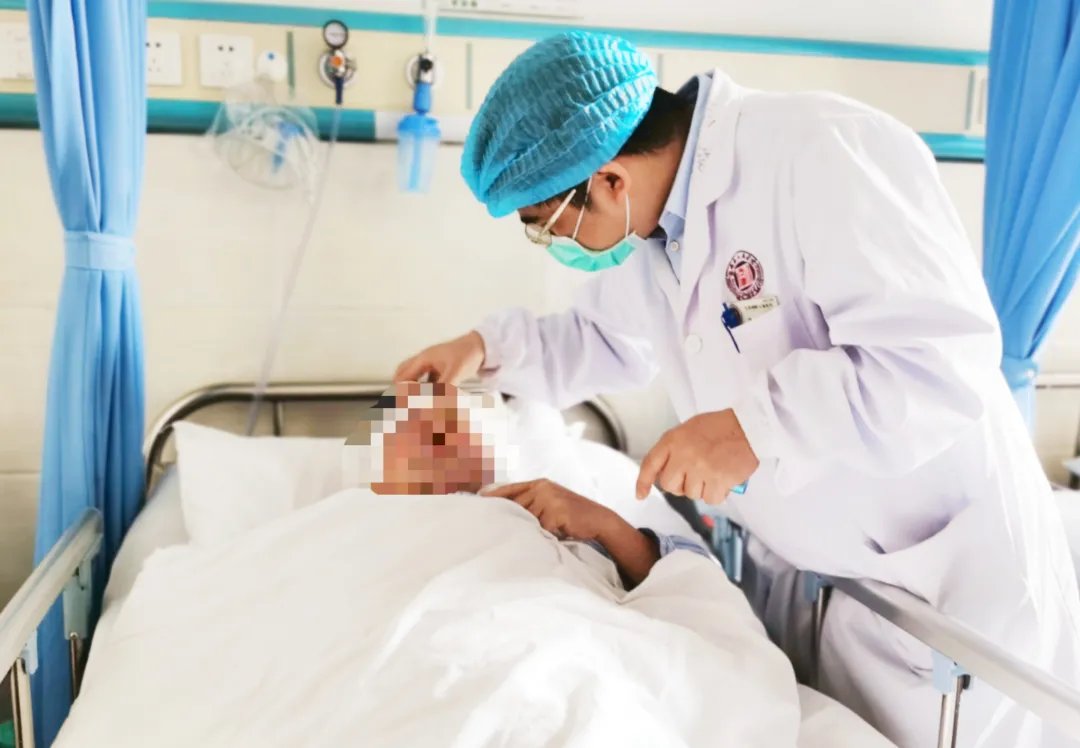 多学科|38岁男子脖子上长鹅蛋大肿块，医生多学科联合切除巨大神经鞘瘤