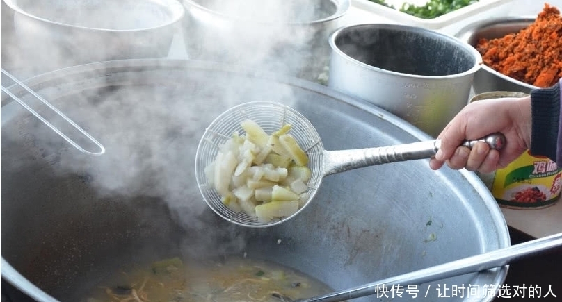  特色|奇闻：河南大叔卖特色“豆腐菜”，一天卖四五百碗，食客：好吃不