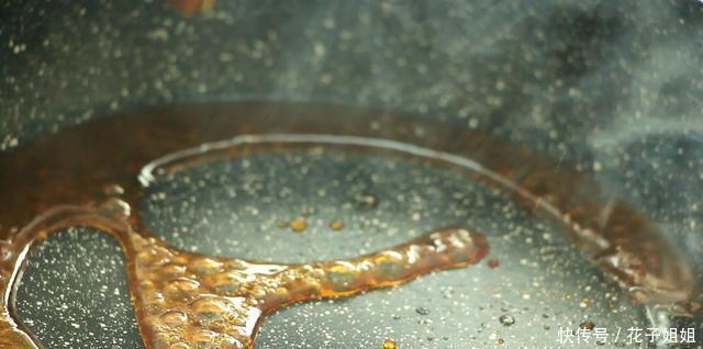  老少皆宜|经典肉菜糖醋排骨，浓油赤色甜咸适中，吃起来油而不腻老少皆宜