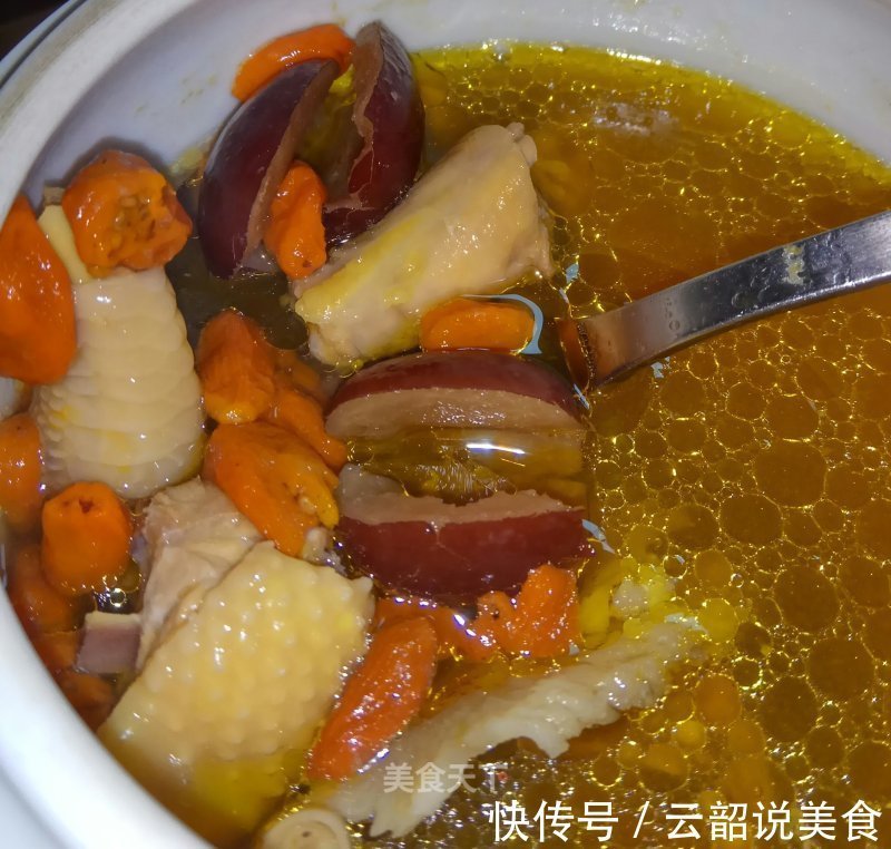 鸡汤怎么炖清亮鲜香，营养美味牢记2不用3窍门，鸡汤好喝人人夸