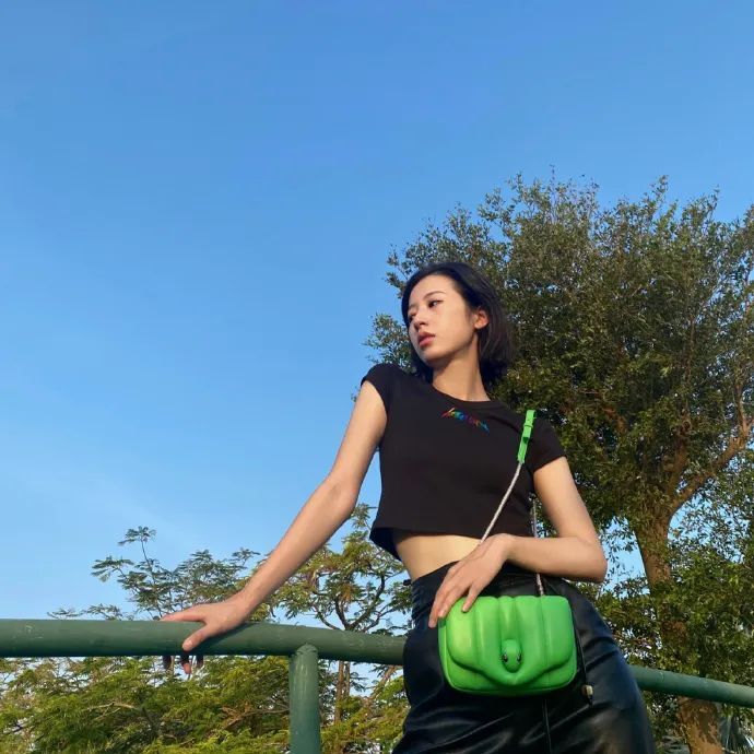 穿搭|绿色竟然这么好看！显白又减龄，必须来一件