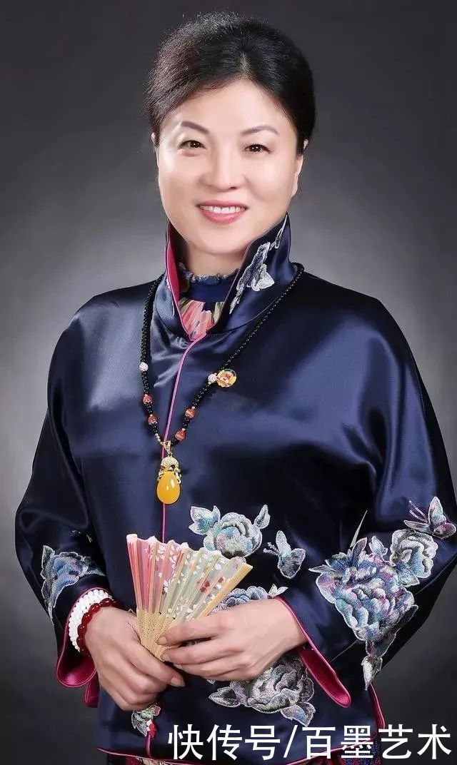 北京市&她被称为“女启功”,书法极富启功神韵!你怎么看呢?