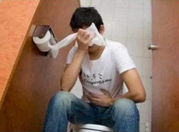 离世|46岁男子肠癌晚期,三月后离世,医生叹气这2件事不能总做!