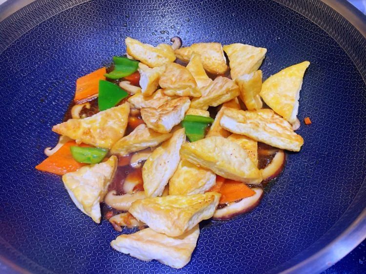 家常豆腐豆腐,外焦里嫩,味道鲜香浓郁,给肉都不换