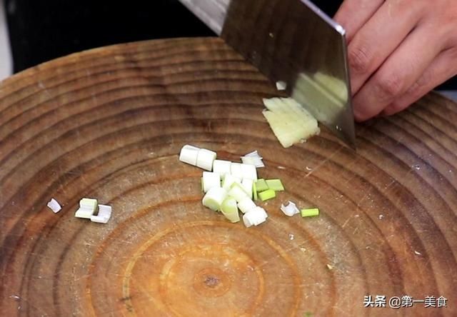 入味|酸辣鸡胗怎么做才脆嫩入味，学会这几个窍门，在家做出饭店的味道