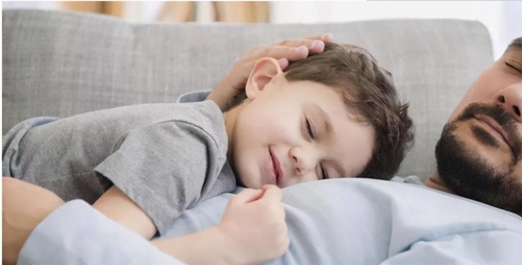 钙片|兄弟俩一个天天吃钙片,一个天天喝牛奶,5年后成最萌身高差