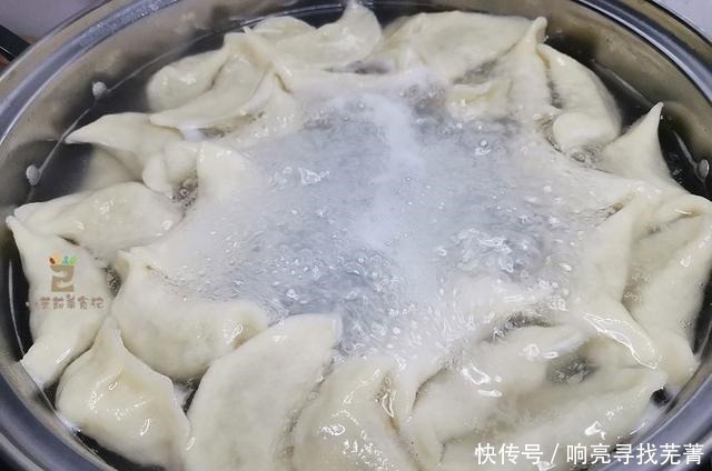 萝卜做馅包饺子,用盐杀水还是焯水大厨都不对,难怪饺子不香