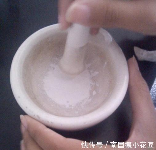 扦插|用1种药片水浇花,越浇土壤越疏松,花卉长得旺、不黄叶