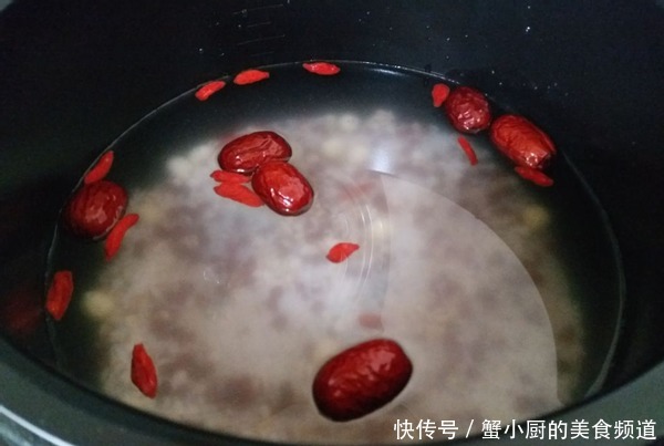 初春的早餐多吃这2样，做成粥来吃，10分钟上桌，补血怯湿降春