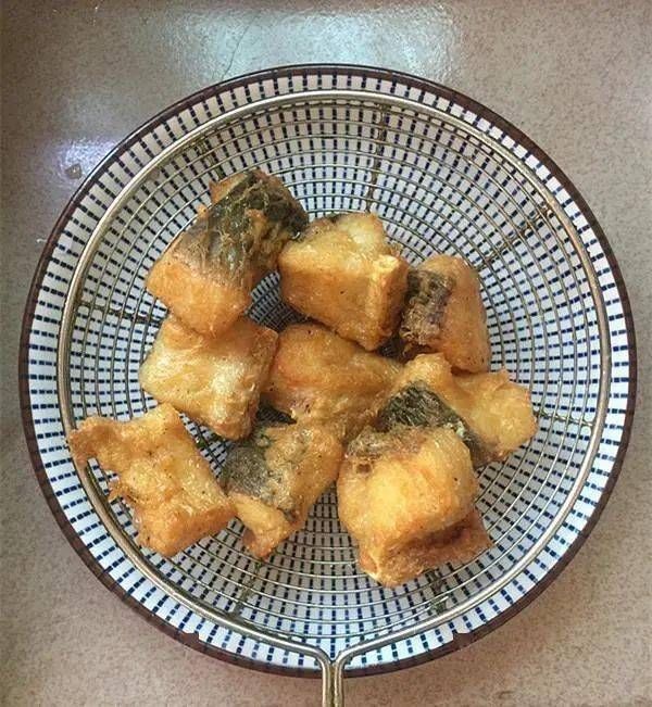 炸酥鱼|炸酥鱼别再用淀粉和面粉了，用它裹浆，酥鱼外酥里内，很好吃